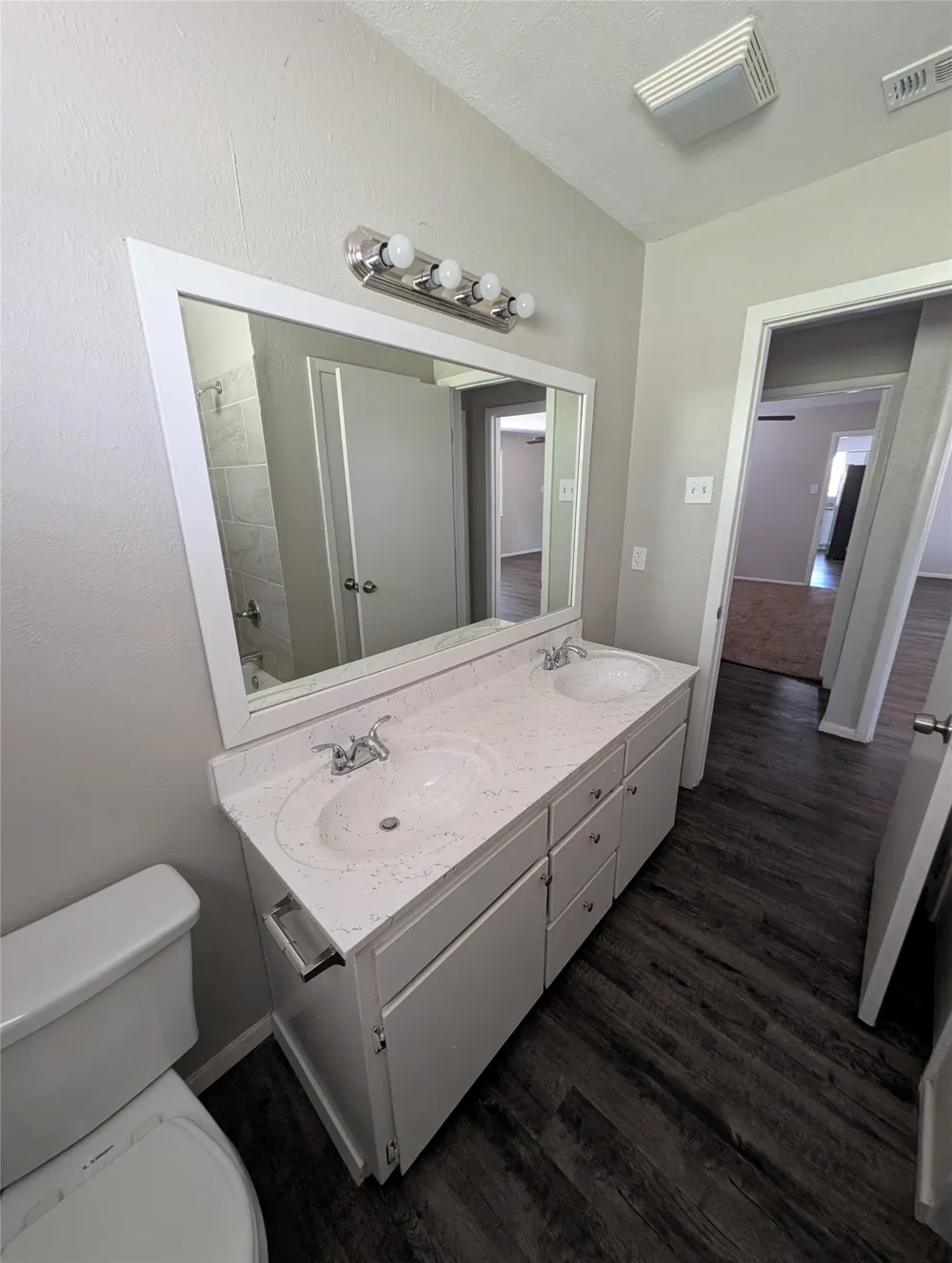 9201 Raymond Avenue White Settlement, TX 76108