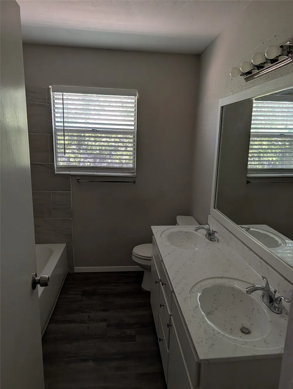 9201 Raymond Avenue White Settlement, TX 76108