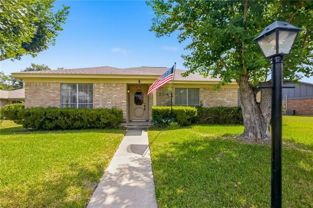 204 King Arthur Street Victoria, TX 77904