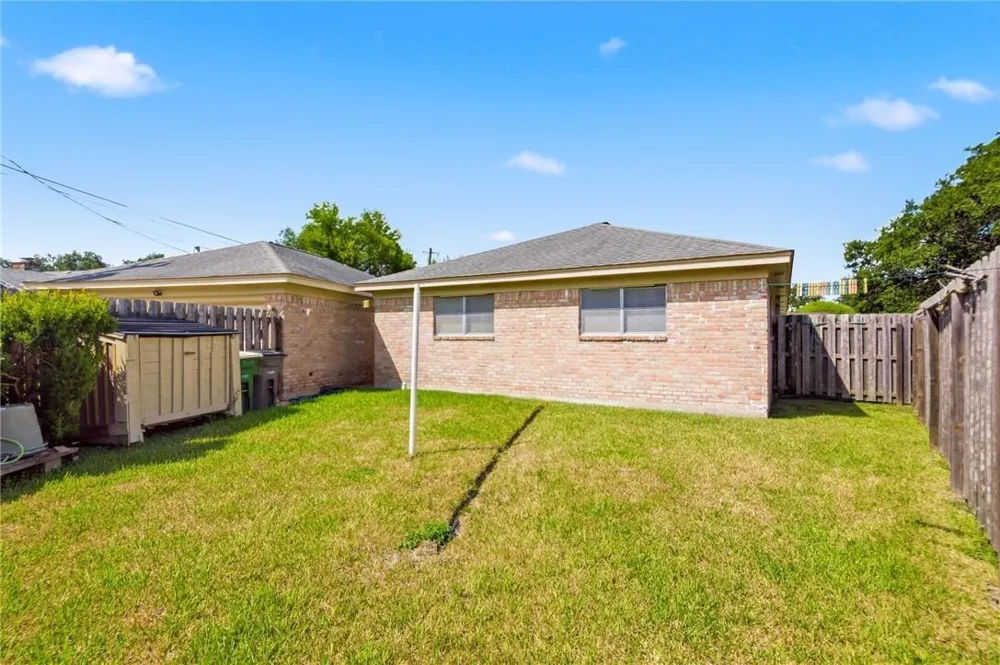 204 King Arthur Street Victoria, TX 77904