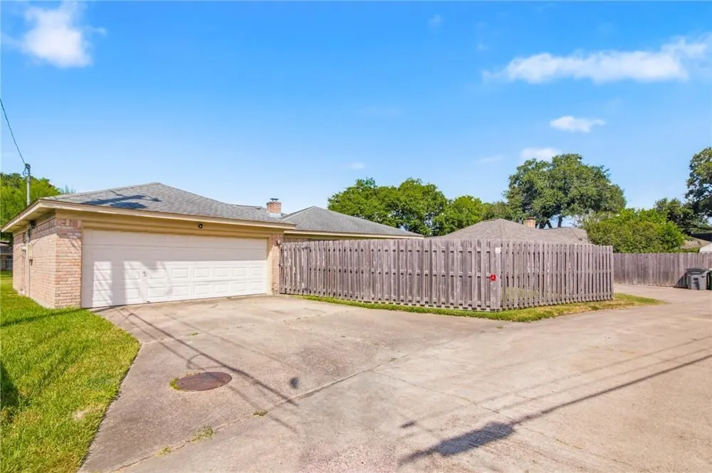 204 King Arthur Street Victoria, TX 77904