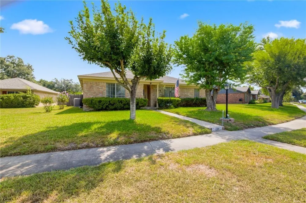 204 King Arthur Street Victoria, TX 77904