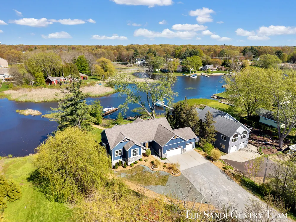 17940 Cove Street Spring Lake, MI 49456