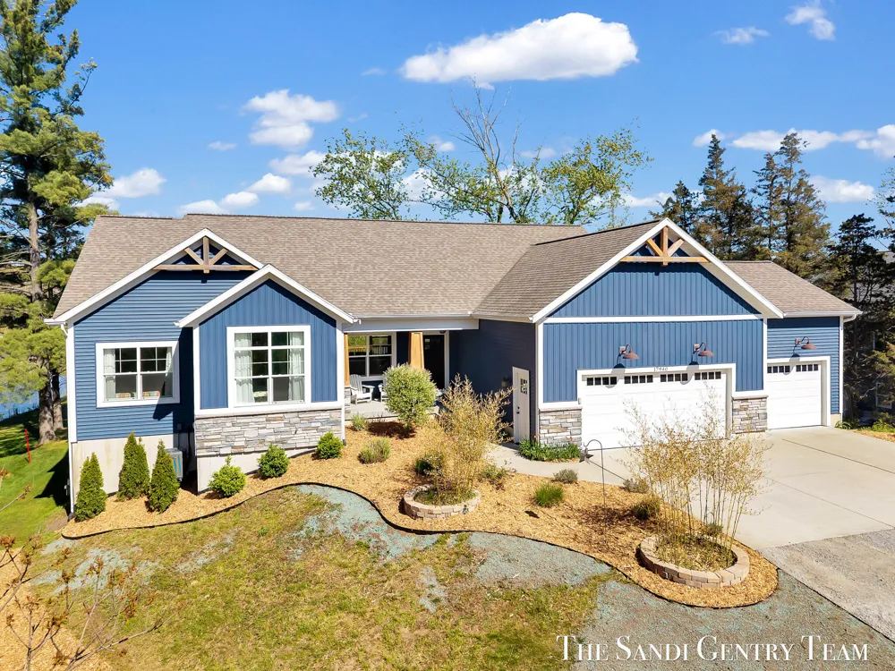 17940 Cove Street Spring Lake, MI 49456