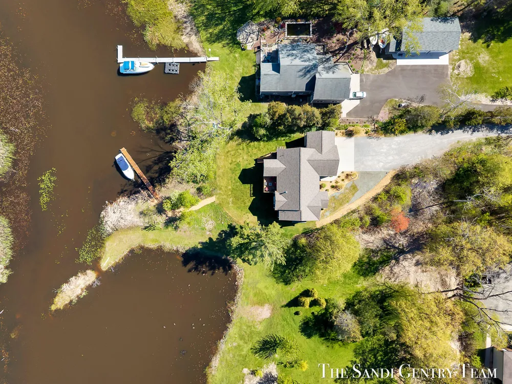 17940 Cove Street Spring Lake, MI 49456
