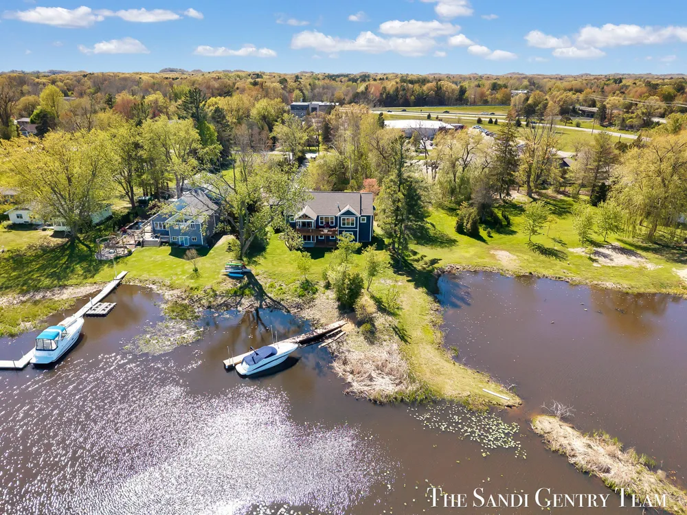 17940 Cove Street Spring Lake, MI 49456