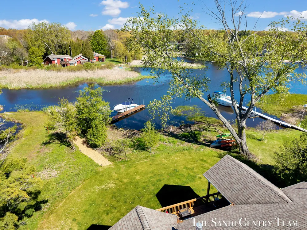 17940 Cove Street Spring Lake, MI 49456