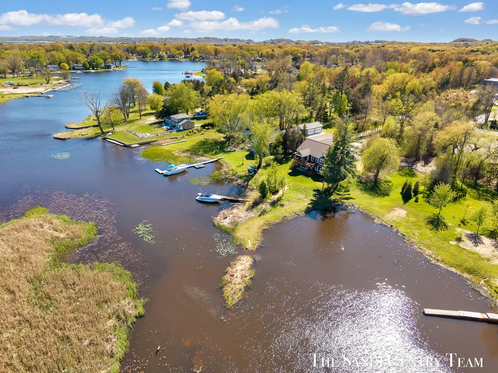 17940 Cove Street Spring Lake, MI 49456