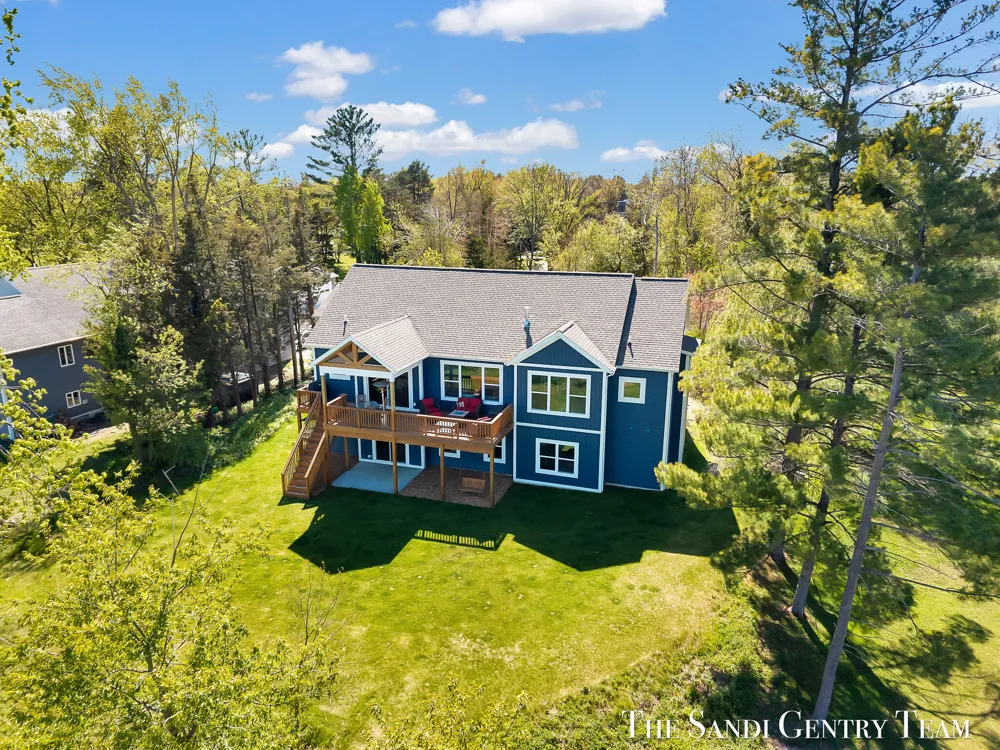 17940 Cove Street Spring Lake, MI 49456