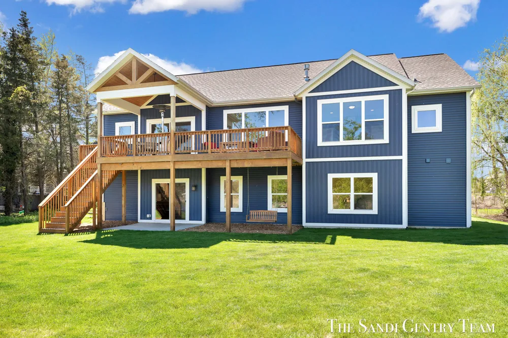 17940 Cove Street Spring Lake, MI 49456