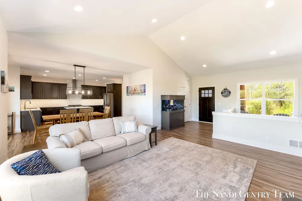 17940 Cove Street Spring Lake, MI 49456