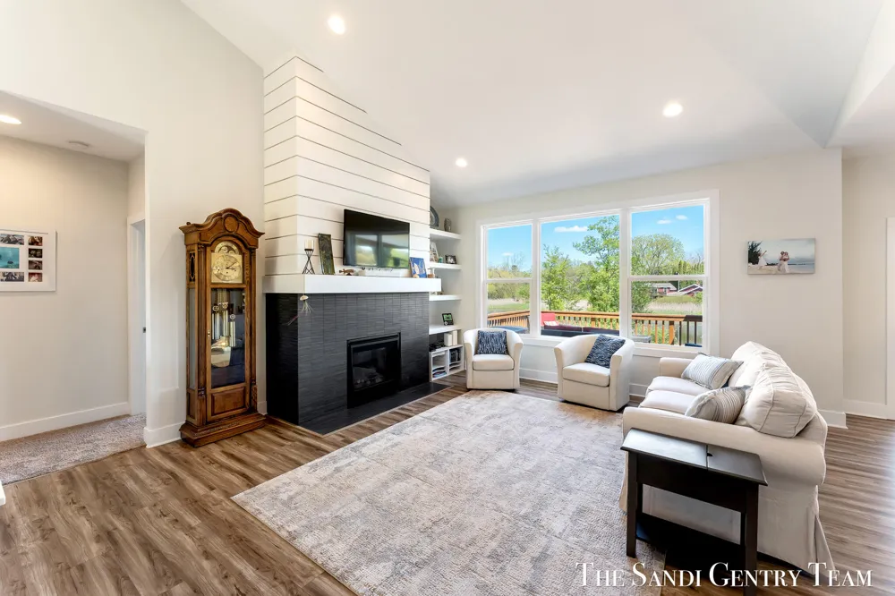 17940 Cove Street Spring Lake, MI 49456