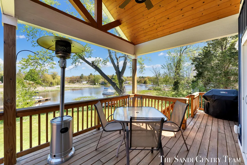 17940 Cove Street Spring Lake, MI 49456