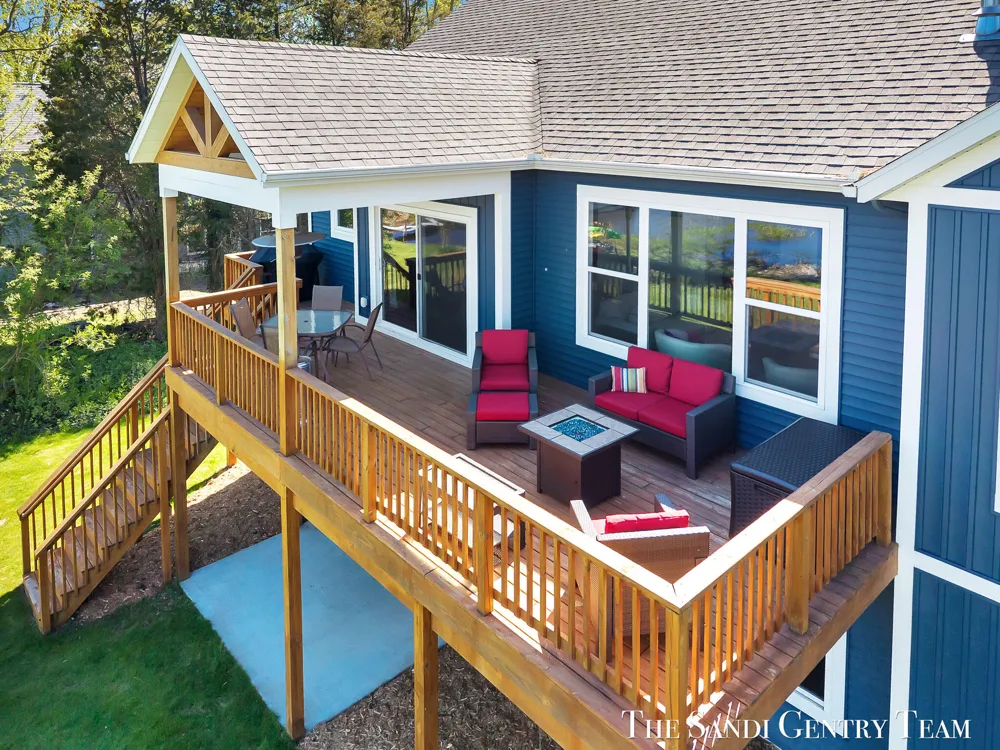 17940 Cove Street Spring Lake, MI 49456