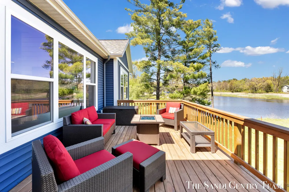 17940 Cove Street Spring Lake, MI 49456