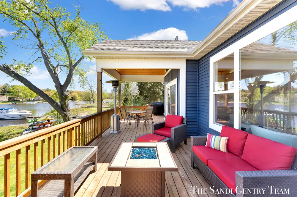17940 Cove Street Spring Lake, MI 49456