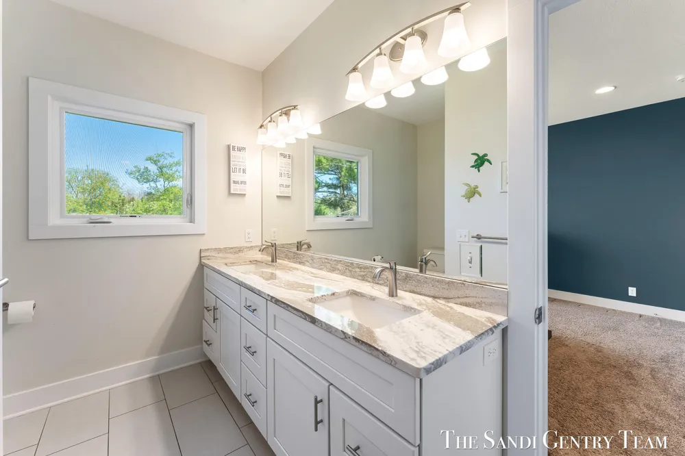 17940 Cove Street Spring Lake, MI 49456