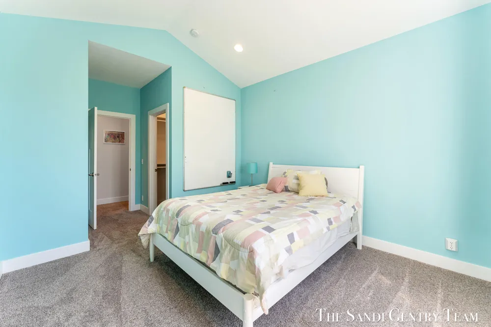 17940 Cove Street Spring Lake, MI 49456