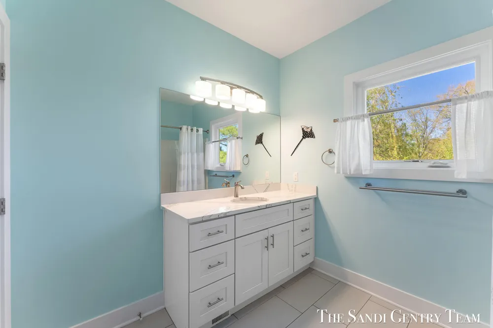 17940 Cove Street Spring Lake, MI 49456