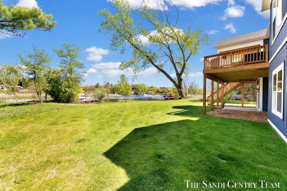 17940 Cove Street Spring Lake, MI 49456