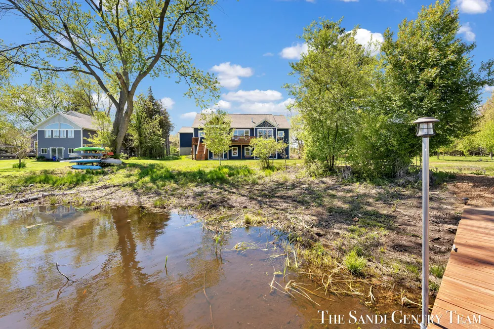 17940 Cove Street Spring Lake, MI 49456