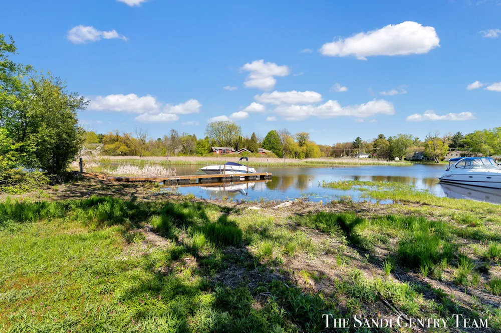 17940 Cove Street Spring Lake, MI 49456