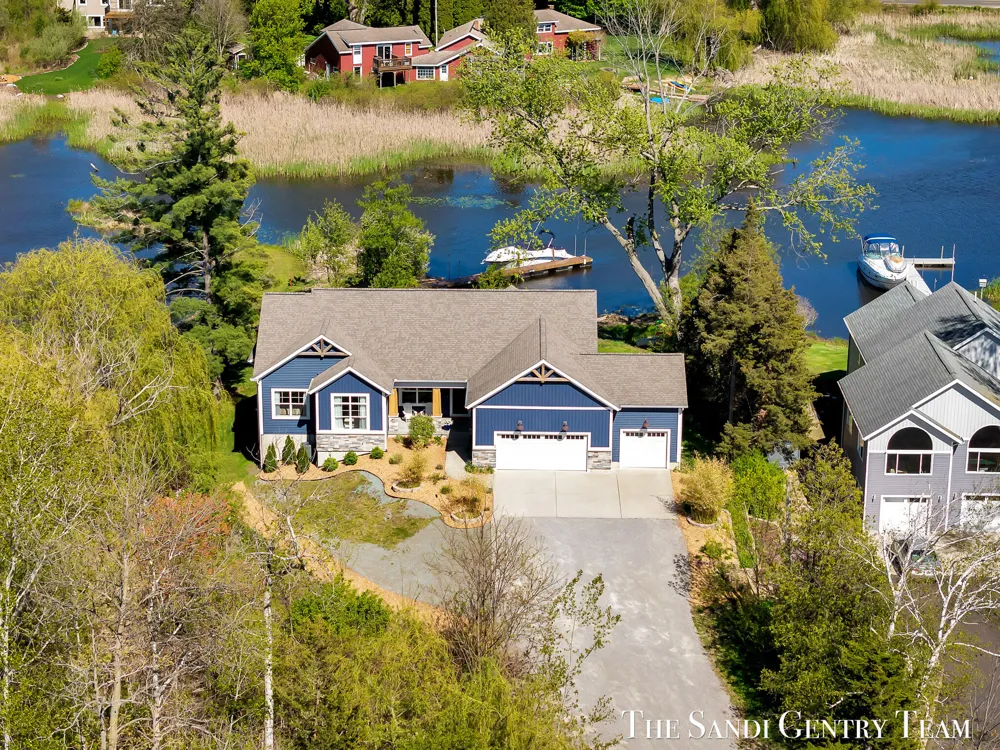 17940 Cove Street Spring Lake, MI 49456