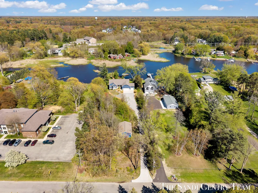 17940 Cove Street Spring Lake, MI 49456