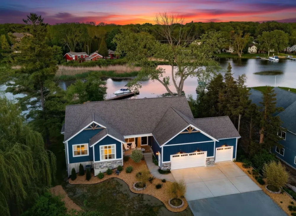 17940 Cove Street Spring Lake, MI 49456