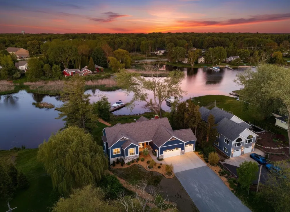 17940 Cove Street Spring Lake, MI 49456