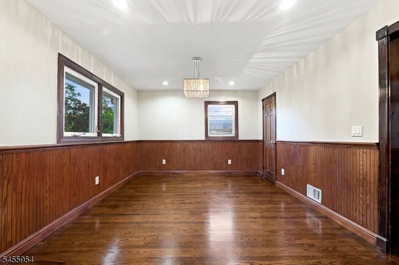 683 Mill St Belleville, NJ 07109