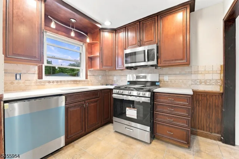 683 Mill St Belleville, NJ 07109