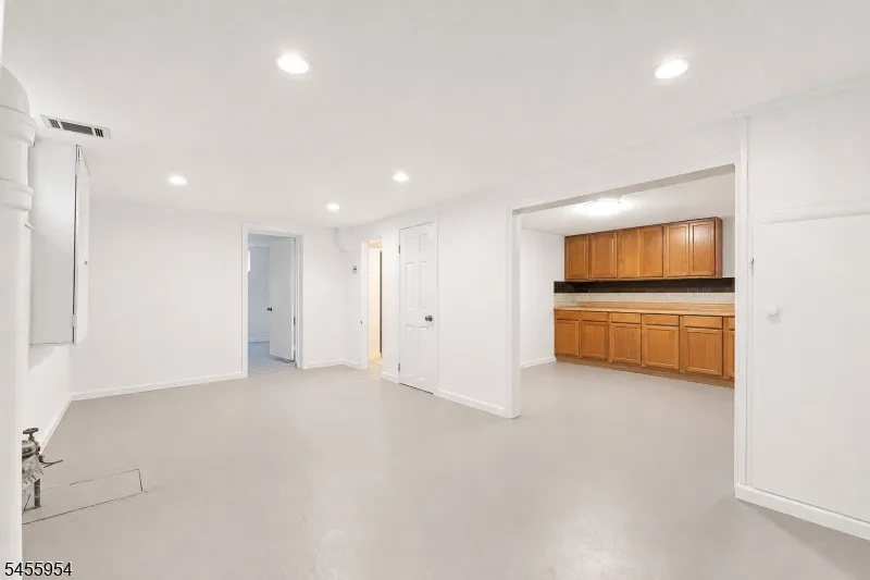 683 Mill St Belleville, NJ 07109