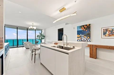 900 OCEAN BOULEVARD #705