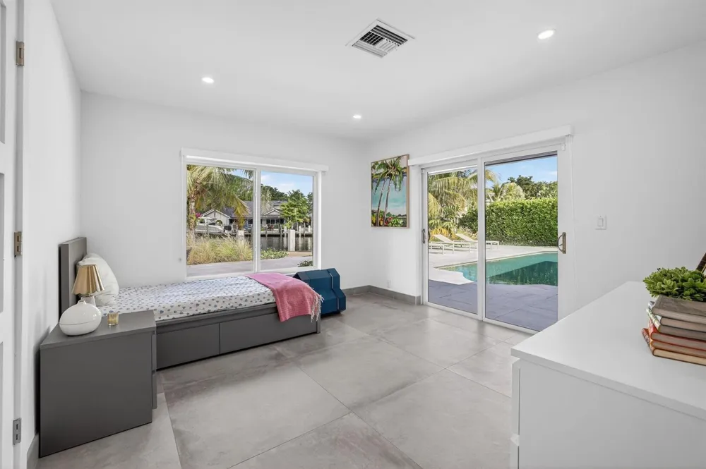 41 S COMPASS DRIVE Fort Lauderdale, FL 33308