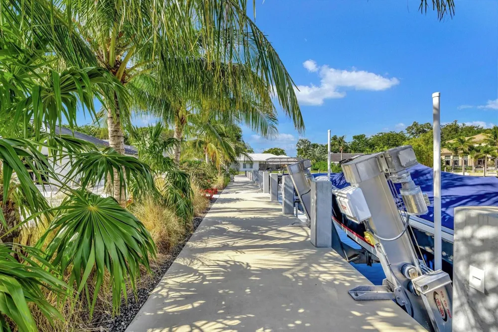 41 S COMPASS DRIVE Fort Lauderdale, FL 33308