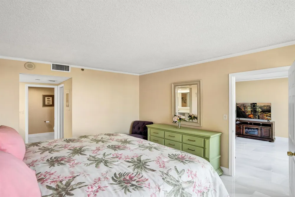 5951 WELLESLEY PARK DRIVE #405 Boca Raton, FL 33433