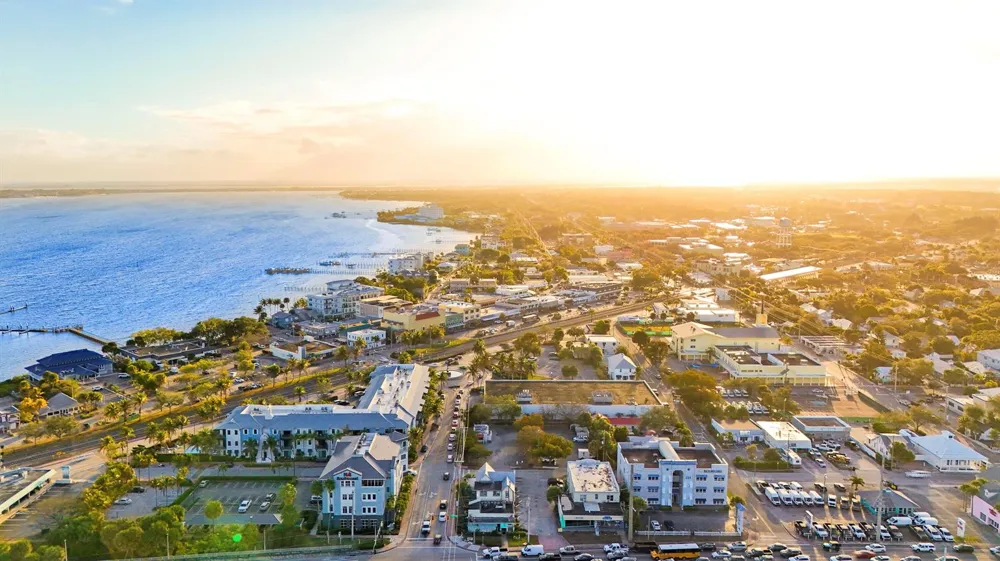 513 SW Ocean Boulevard Stuart, FL 34994
