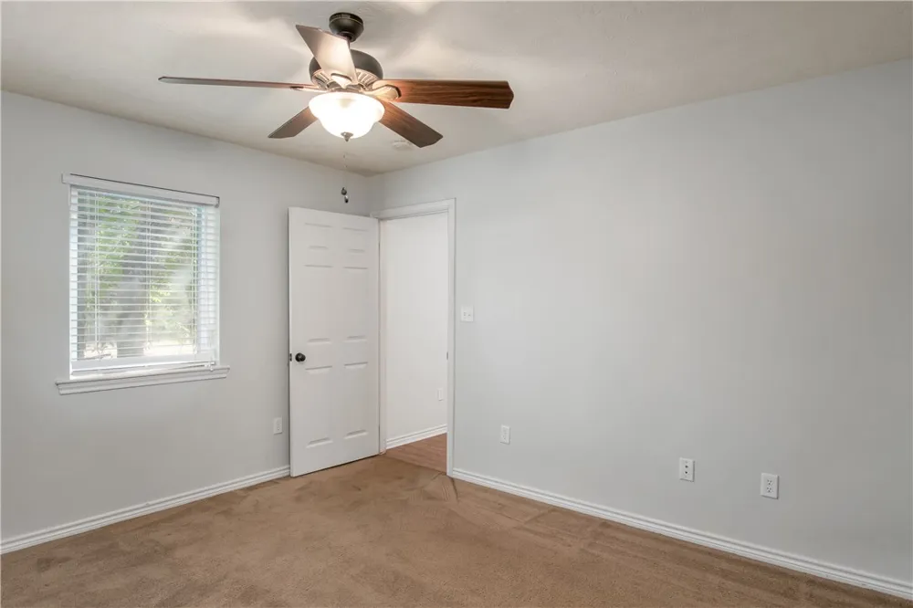 4212 Old College Road #6 Bryan, TX 77801