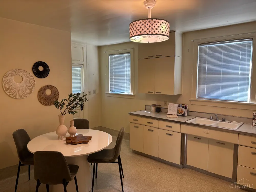 5929 Glenway Avenue Cincinnati, OH 45238