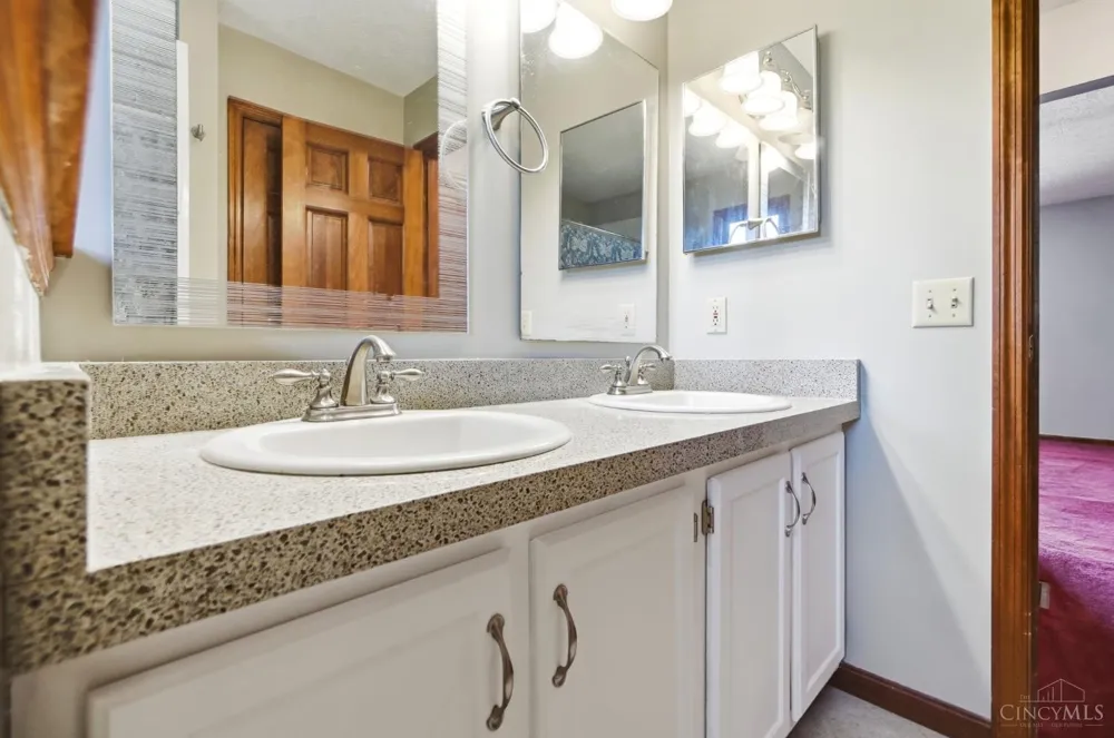 7795 Mitchell Park Drive Miami, OH 45002