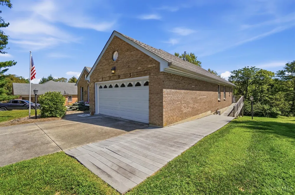7795 Mitchell Park Drive Miami, OH 45002