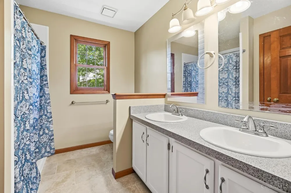 7795 Mitchell Park Drive Miami, OH 45002
