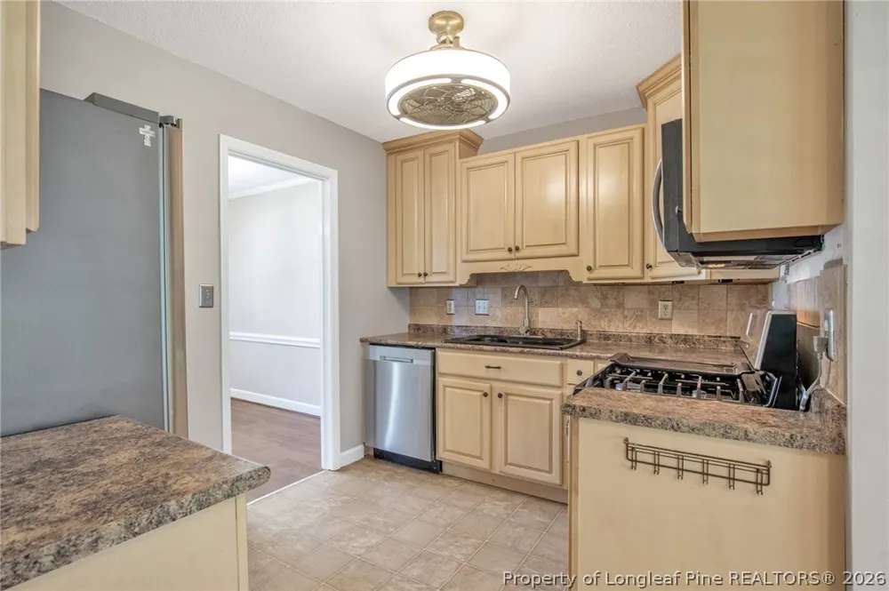 7113 Tollhouse Drive Fayetteville, NC 28314