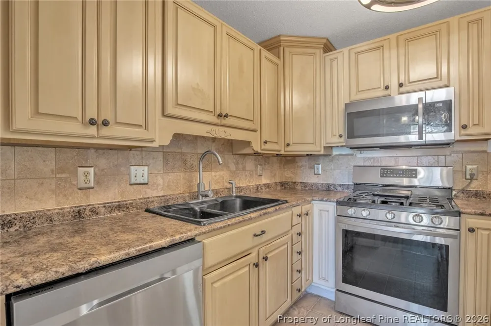 7113 Tollhouse Drive Fayetteville, NC 28314