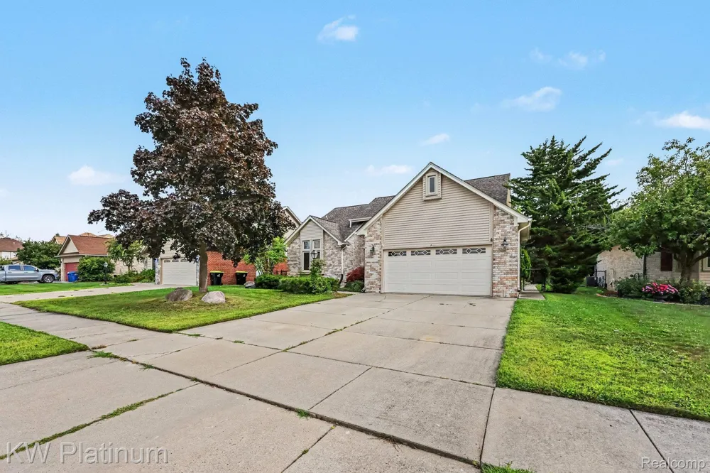 52824 Mary Martin Drive Chesterfield Township, MI 48051