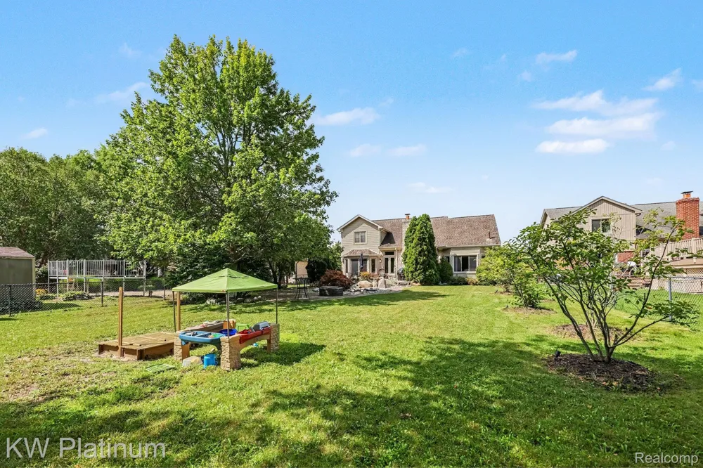 52824 Mary Martin Drive Chesterfield Township, MI 48051