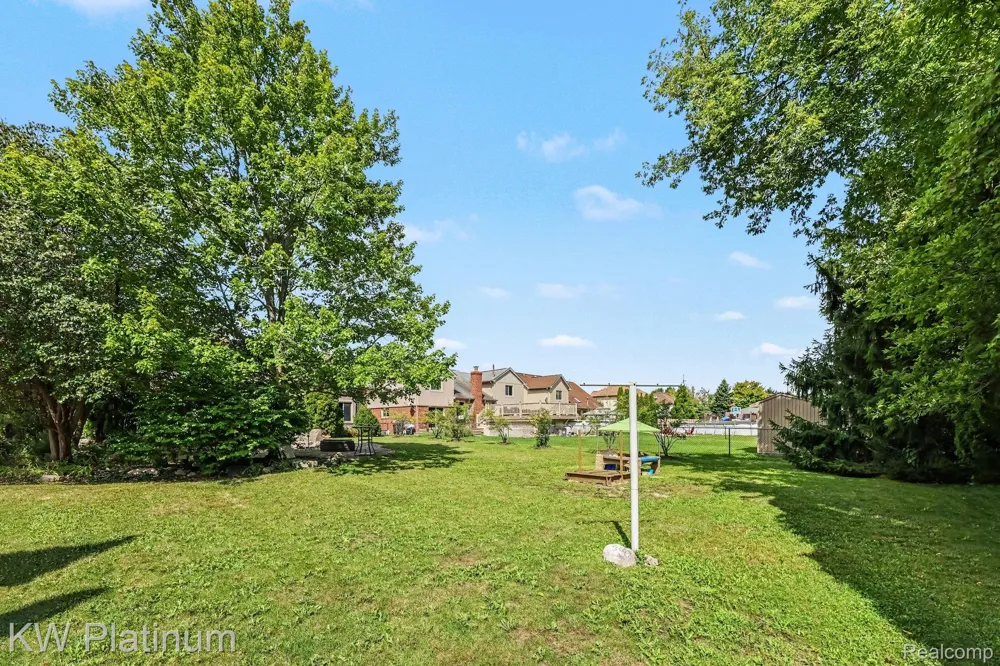 52824 Mary Martin Drive Chesterfield Township, MI 48051