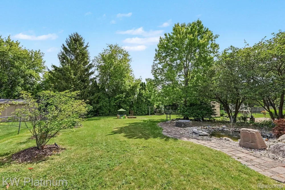 52824 Mary Martin Drive Chesterfield Township, MI 48051