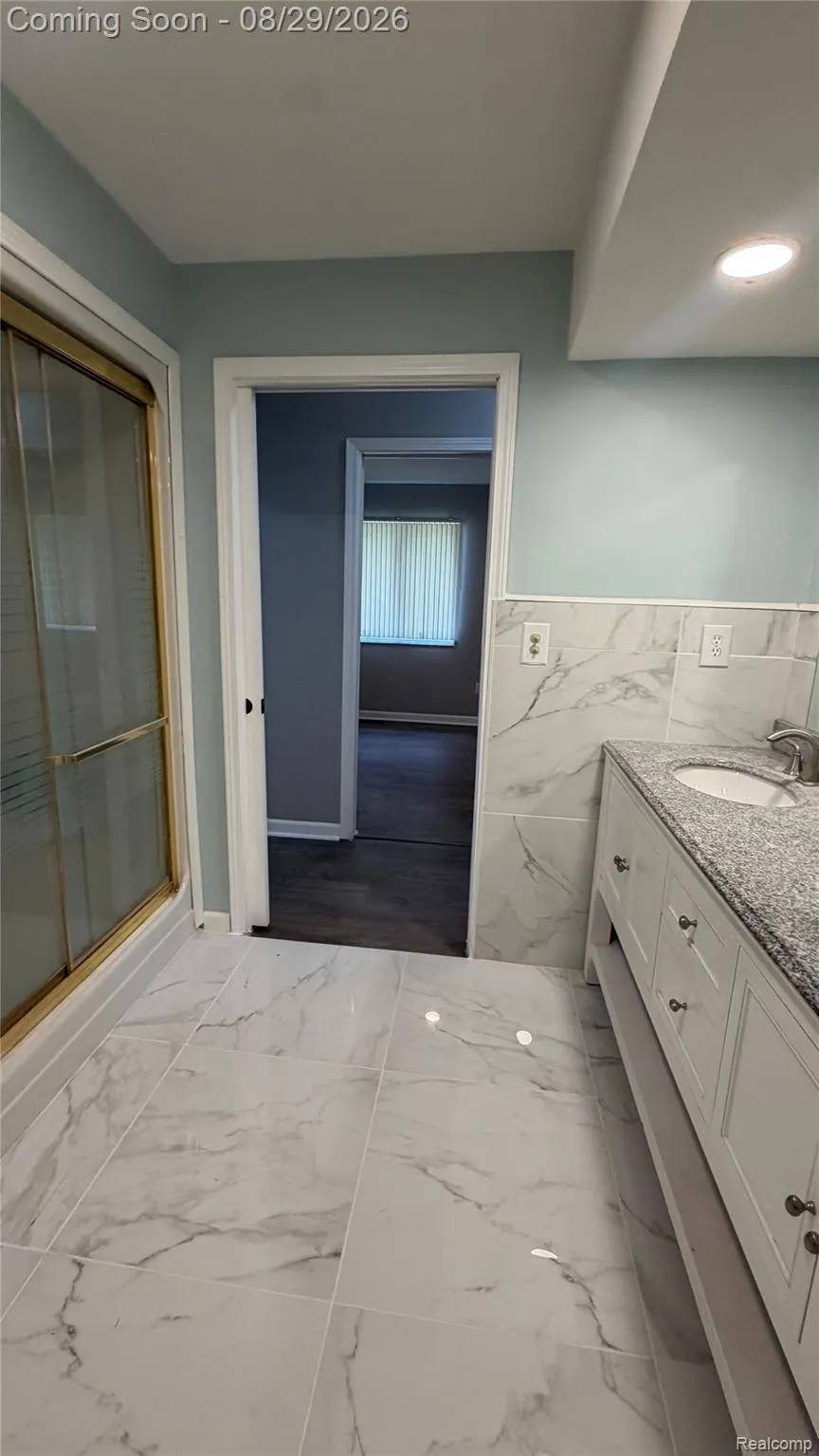 6729 Norton Drive Troy City, MI 48085